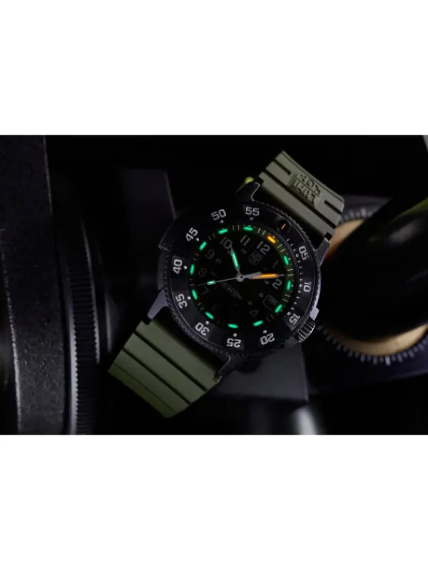 LUMINOX Herrenuhren-ORIGINAL NAVY SEAL 3000 EVO SERIES grün XS.3013.EVO.S